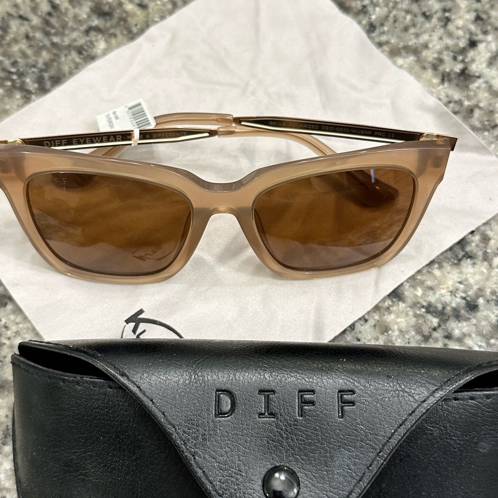 Diff Eyewear Tan Sunglasses